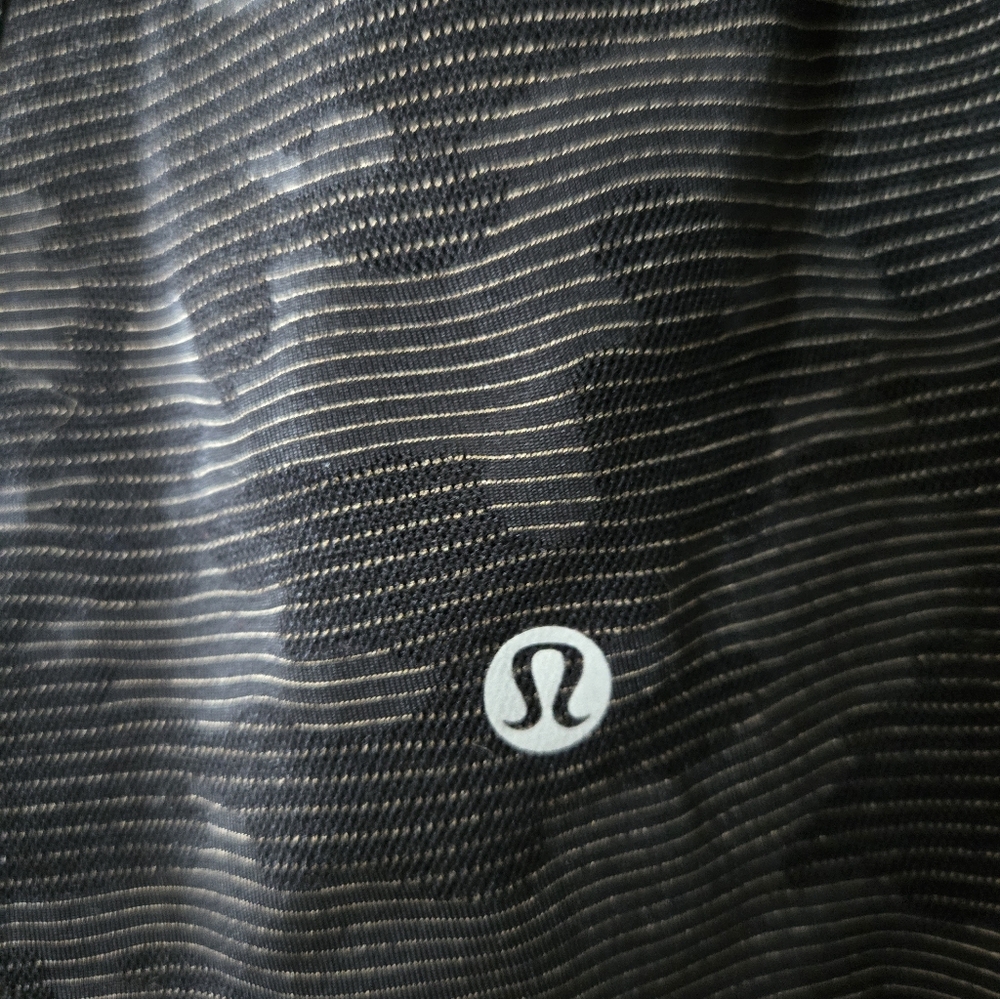 Lululemon | 'Miles Ahead' Tank in Black Camo, Size 2 - Picture 8 of 11